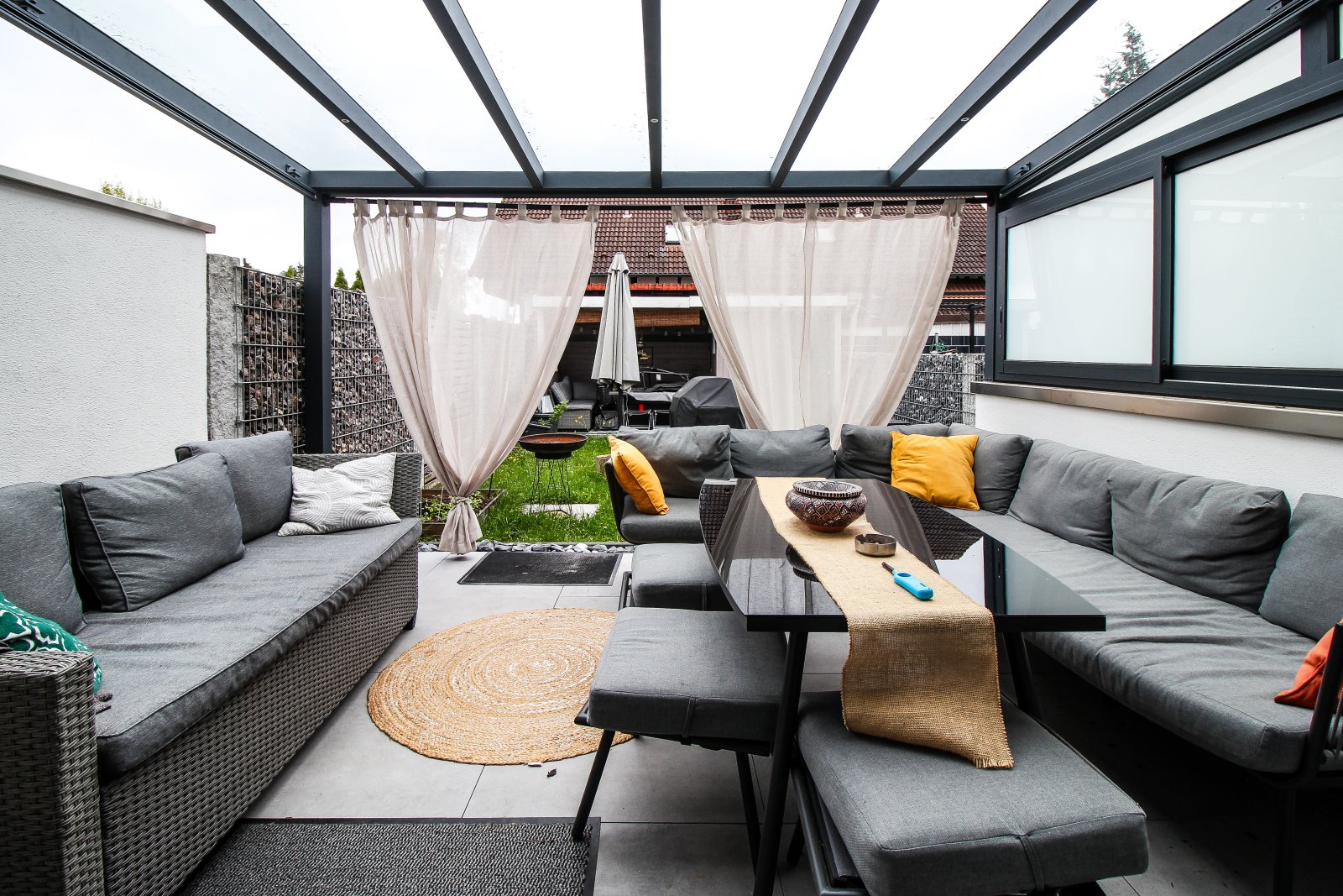 Überdachte Terrasse Ansicht 1