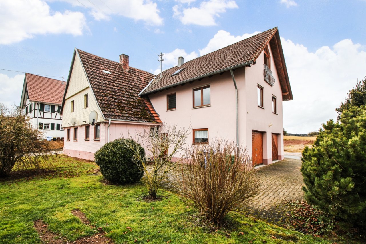 Hausansicht Neu- und Altbau Hausansicht Neu- und Altbau