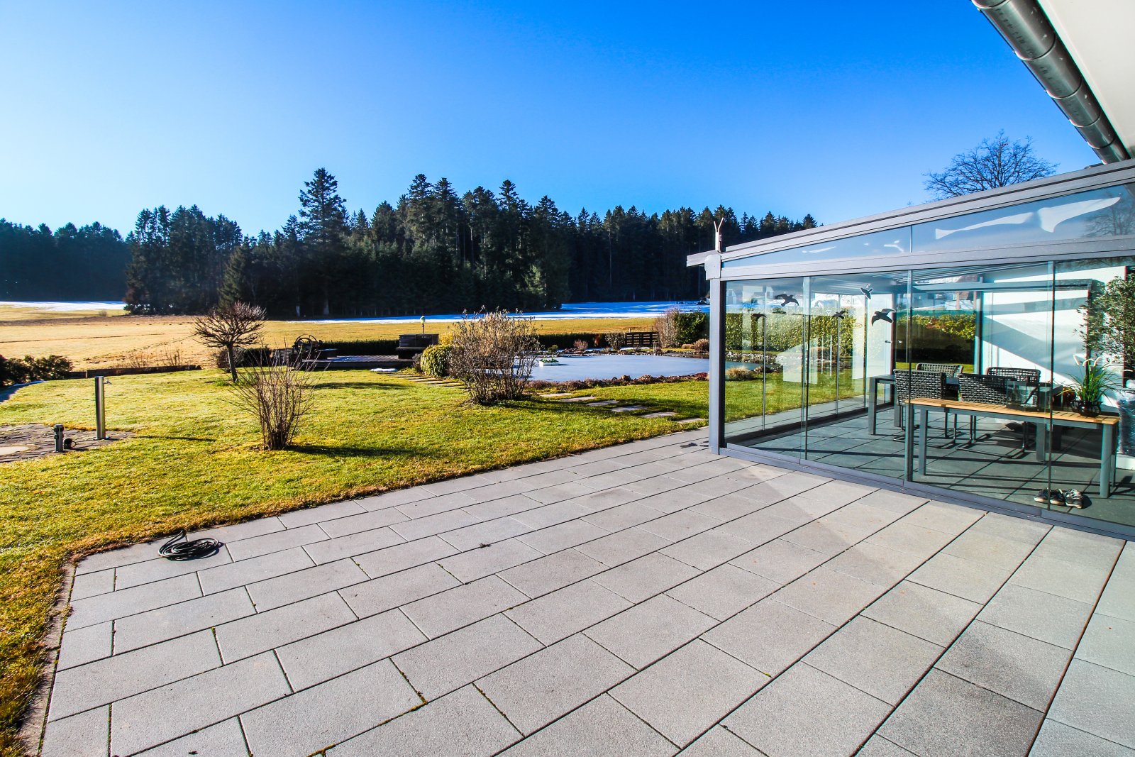 Terrasse 1 mit Garten