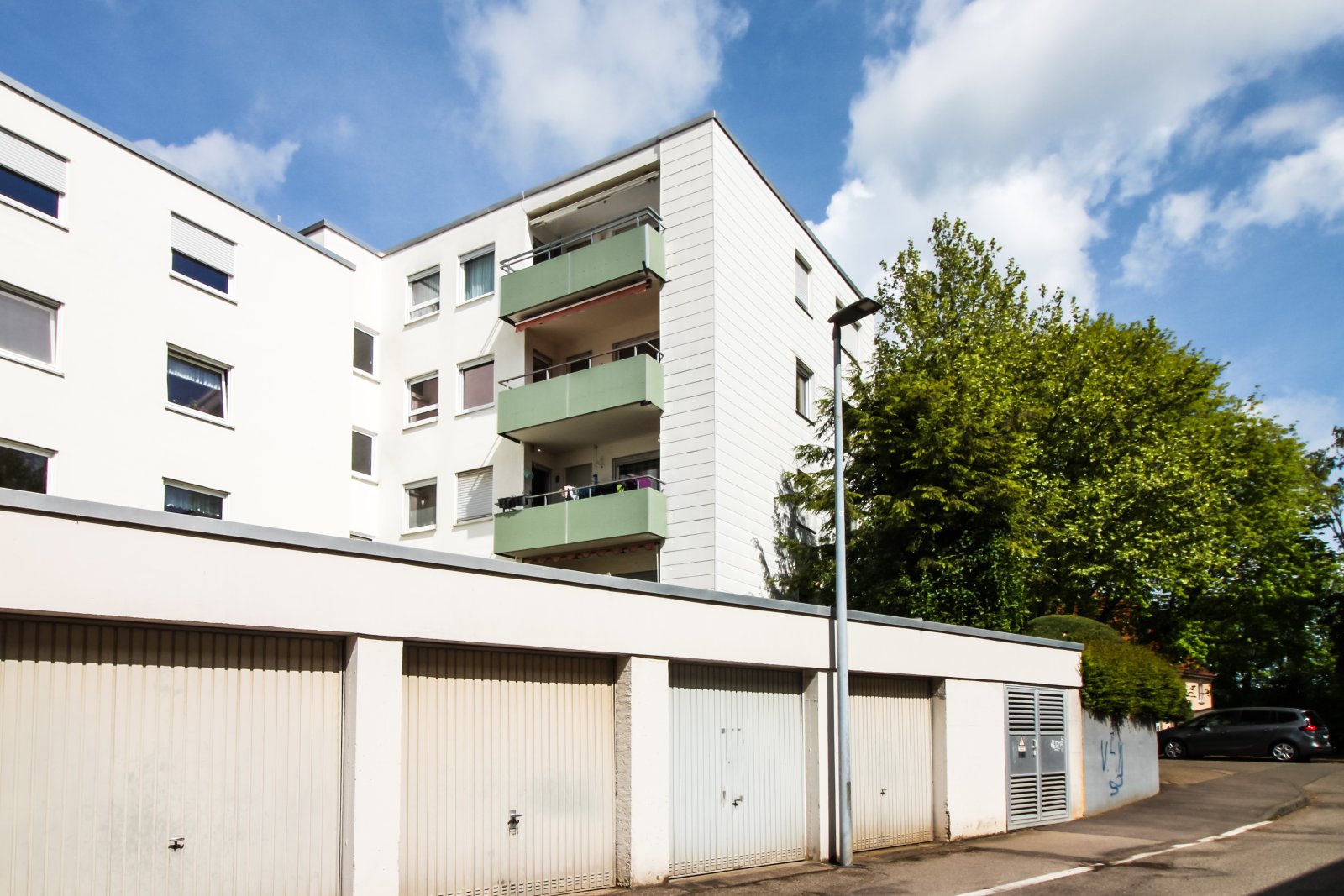 Hausansicht / Garage